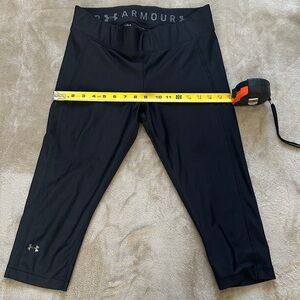 Under Armour Black 3/4 Athletic Capri Leggings
